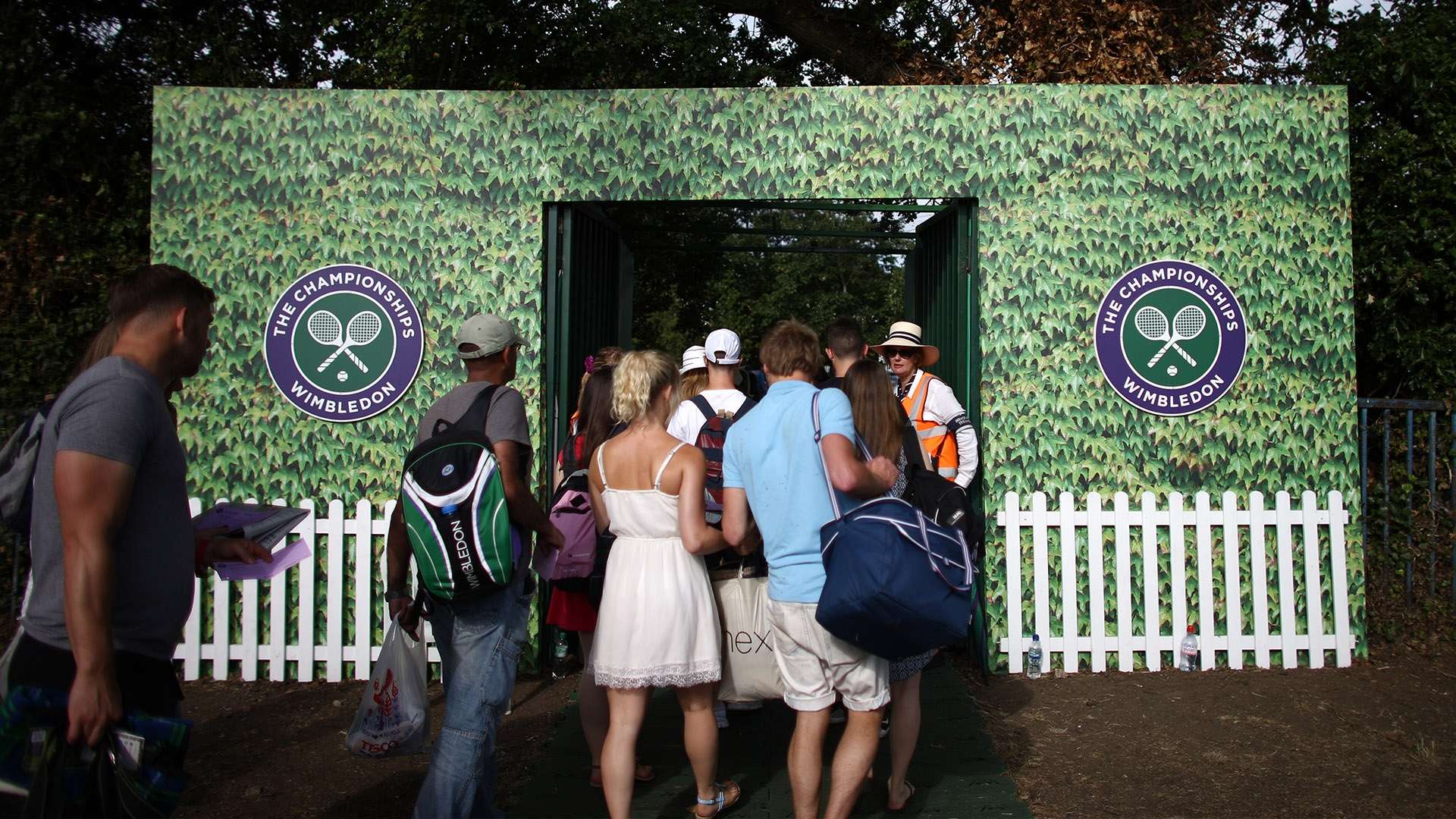 更是对中国 更是对中国